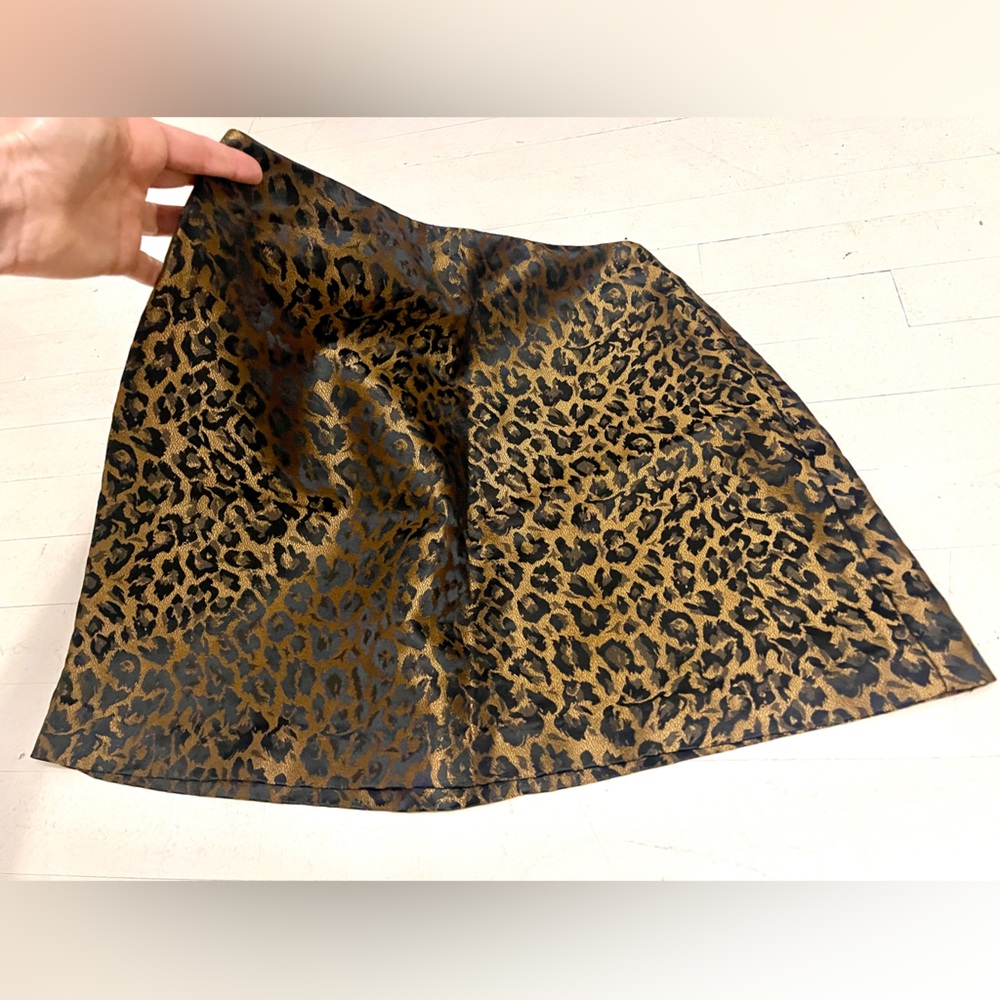 Leopard shimmery skirt no stretch size 5 but feels more like a size 4